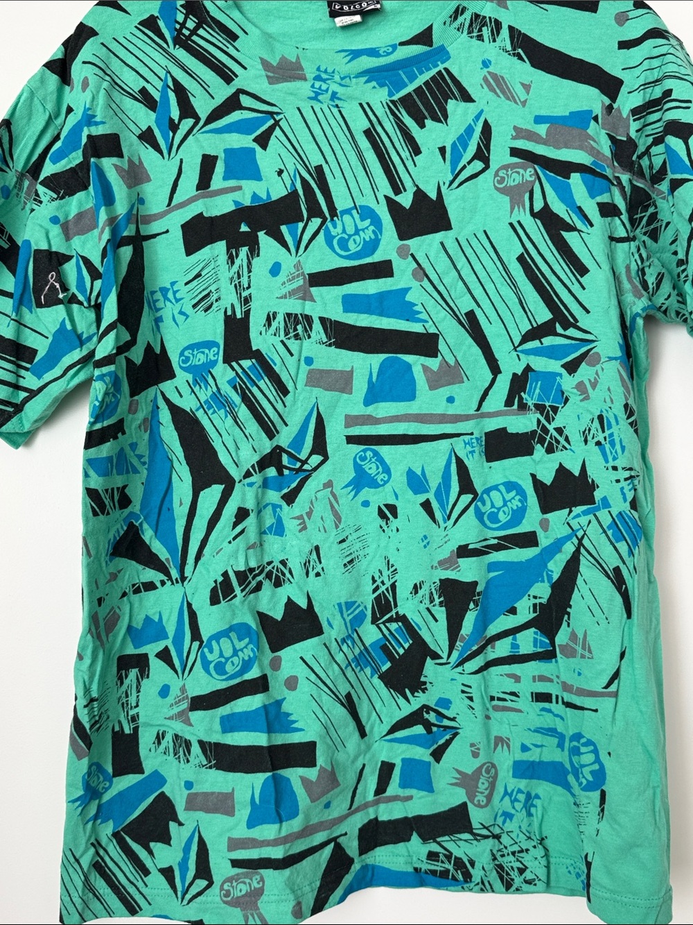 2000s Volcom Graphic Tee - Picture 3 of 9